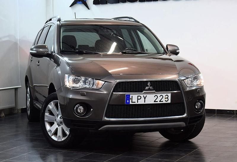 Begagnad Mitsubishi Outlander 156 HK (114 kW) 2011 Brun metallic SUV