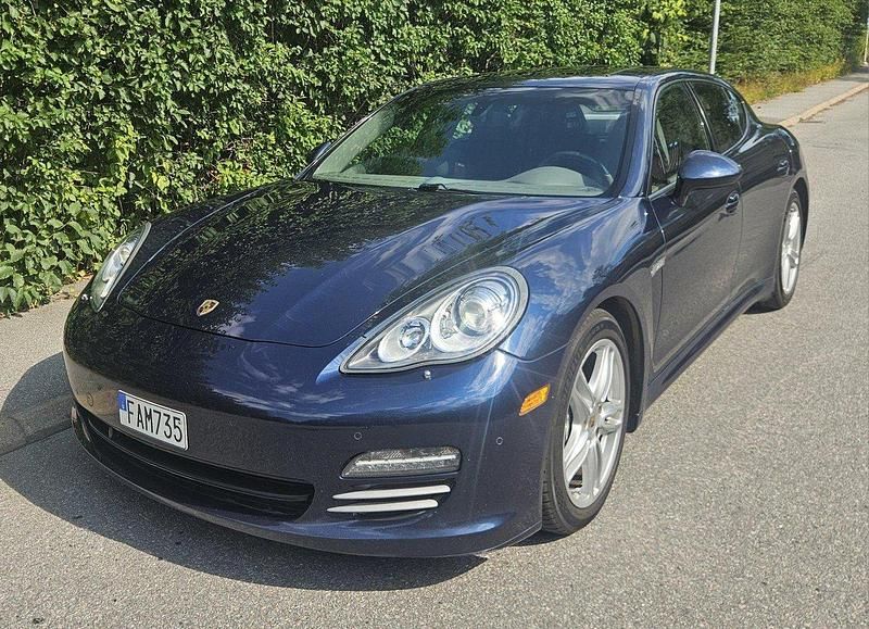 Blå Begagnad 2011 Porsche Panamera 4 Sedan | 265 000 kr (Superpris) - Bild 1/4