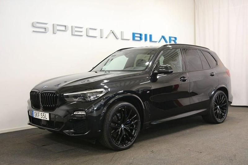 Svart (safirsvart metallic ) Begagnad 2021 BMW X5 M Sport SUV | 539 000 kr (Bra pris) - Bild 1/4