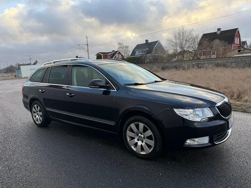 Begagnad 2011 Skoda Superb Kombi | 36 000 kr (Superpris) - Bild 1/4