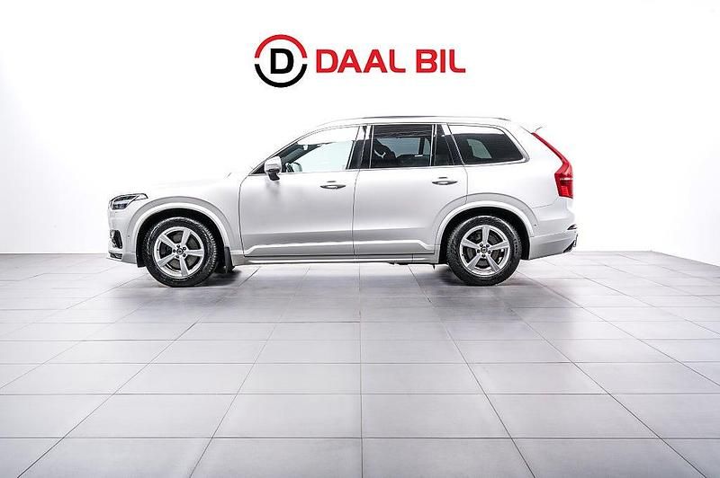 Vit Begagnad 2017 Volvo XC90 R-Design SUV | 339 700 kr (Marknadspris) - Bild 1/4