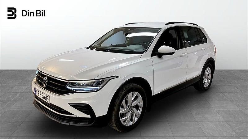 Pure white Begagnad 2023 VW Tiguan SUV | 299 900 kr (Marknadspris) - Bild 1/4
