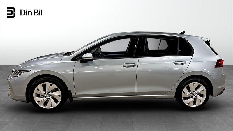 Begagnad VW Golf VIII Edition 150 HK (110 kW) 2024 Silver Halvkombi