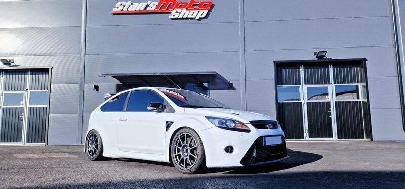 Begagnad Ford Focus RS 305 HK (224 kW) 2010 Vit Halvkombi