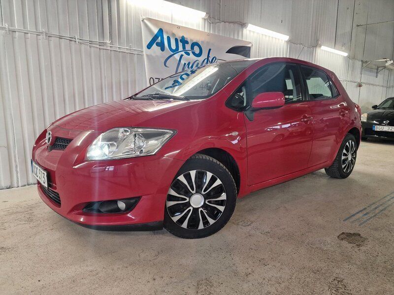 Röd Begagnad 2008 Toyota Auris Halvkombi | 69 900 kr (Marknadspris) - Bild 1/4