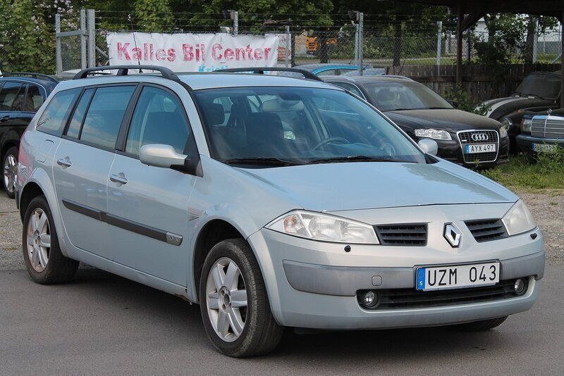 Ljusgrå Begagnad 2004 Renault Mégane GrandTour Kombi | 19 900 kr (Marknadspris) - Bild 1/4