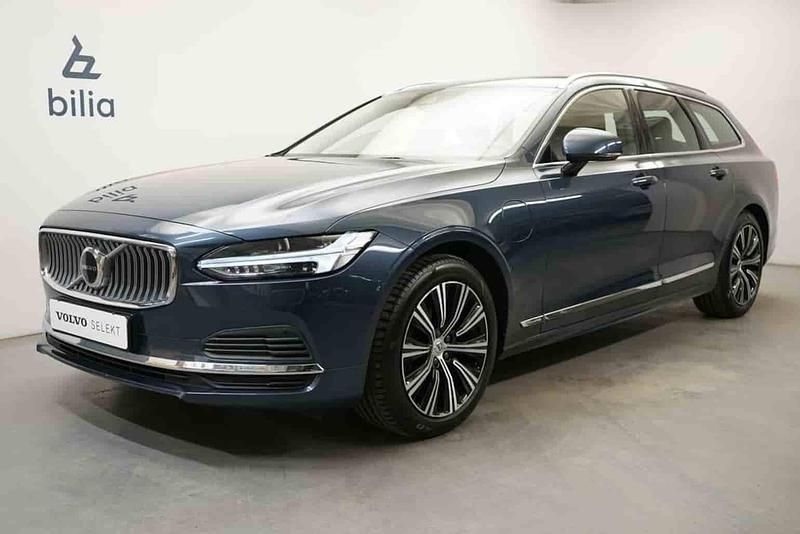 Mörkblå Begagnad 2021 Volvo V90 Inscription Kombi | 349 900 kr (Bra pris) - Bild 1/1