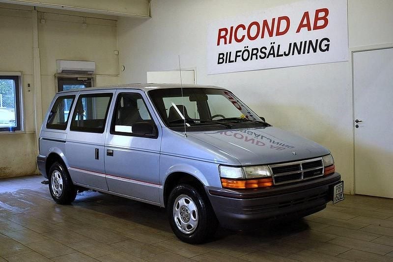 Ljusblå Begagnad 1991 Chrysler Voyager Minibuss | 39 900 kr - Bild 1/4