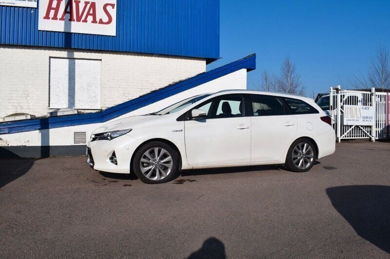 Vit Begagnad 2014 Toyota Auris Touring Sports Executive Kombi | 114 500 kr (Bra pris) - Bild 1/4