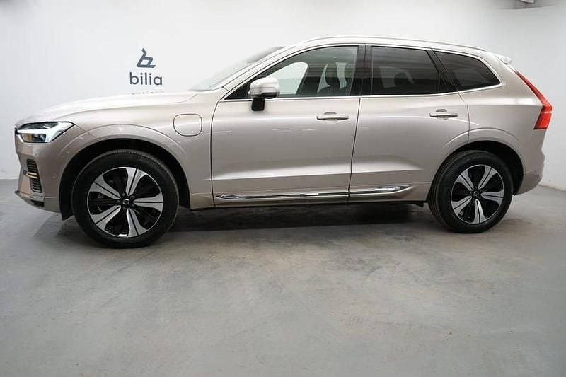 Begagnad Volvo XC60 Plus 355 HK (261 kW) 2023 Grå SUV