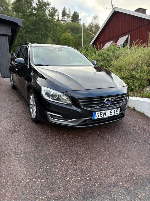 Svart Begagnad 2014 Volvo V60 Momentum Kombi | 89 000 kr (Bra pris) - Bild 1/4