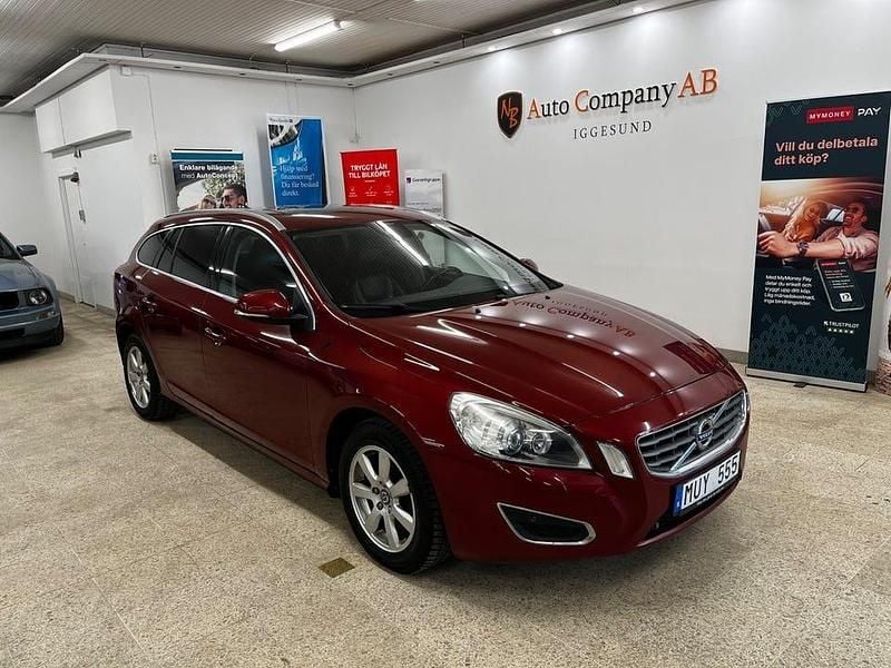 Begagnad Volvo V60 Summum 136 HK (100 kW) 2013 Röd Kombi