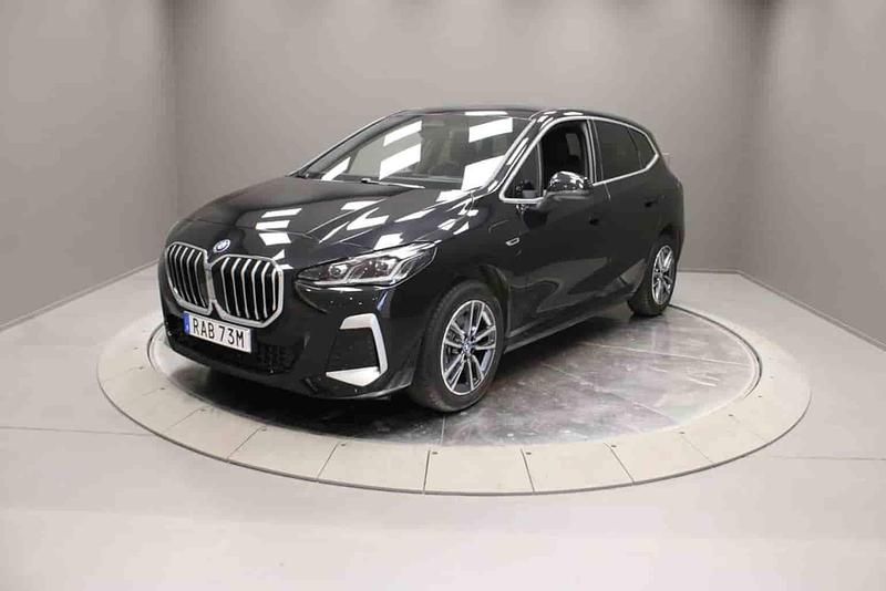Svart Begagnad 2023 BMW 225 Active Tourer Minibuss | 349 000 kr (Lite dyr) - Bild 1/1
