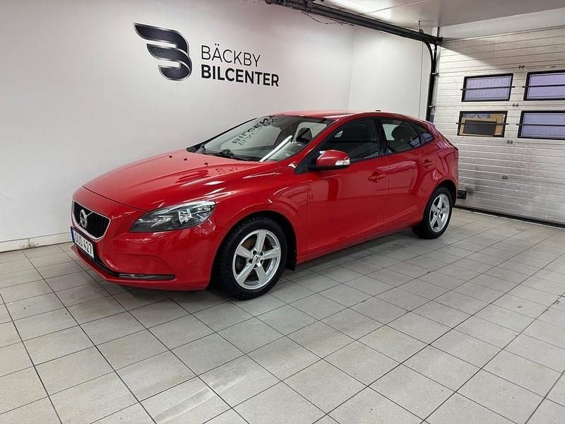 Begagnad Volvo V40 Kinetic 120 HK (88 kW) 2016 Röd Halvkombi