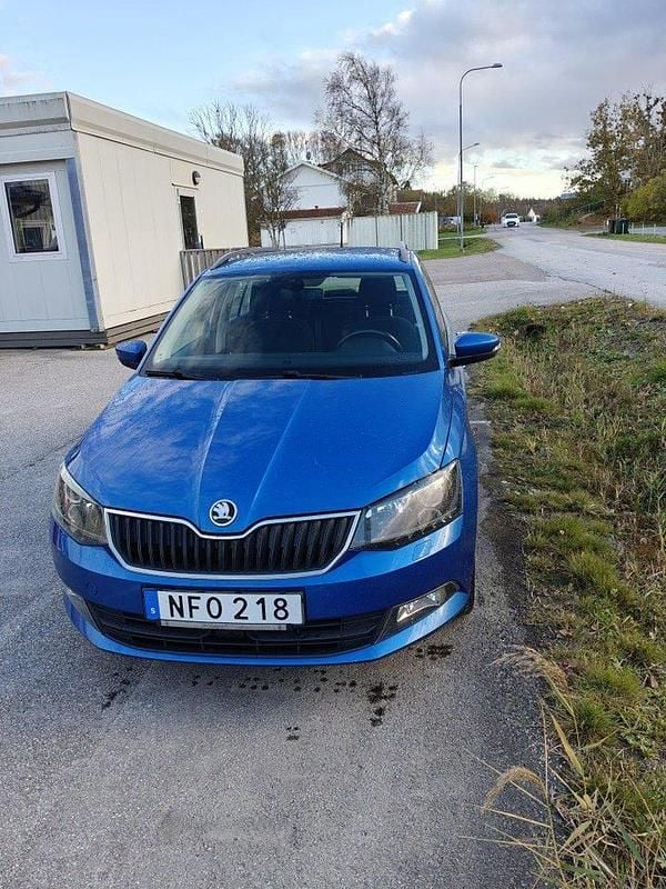 Blå Begagnad 2016 Skoda Fabia Style Halvkombi | 89 900 kr (Marknadspris) - Bild 1/4