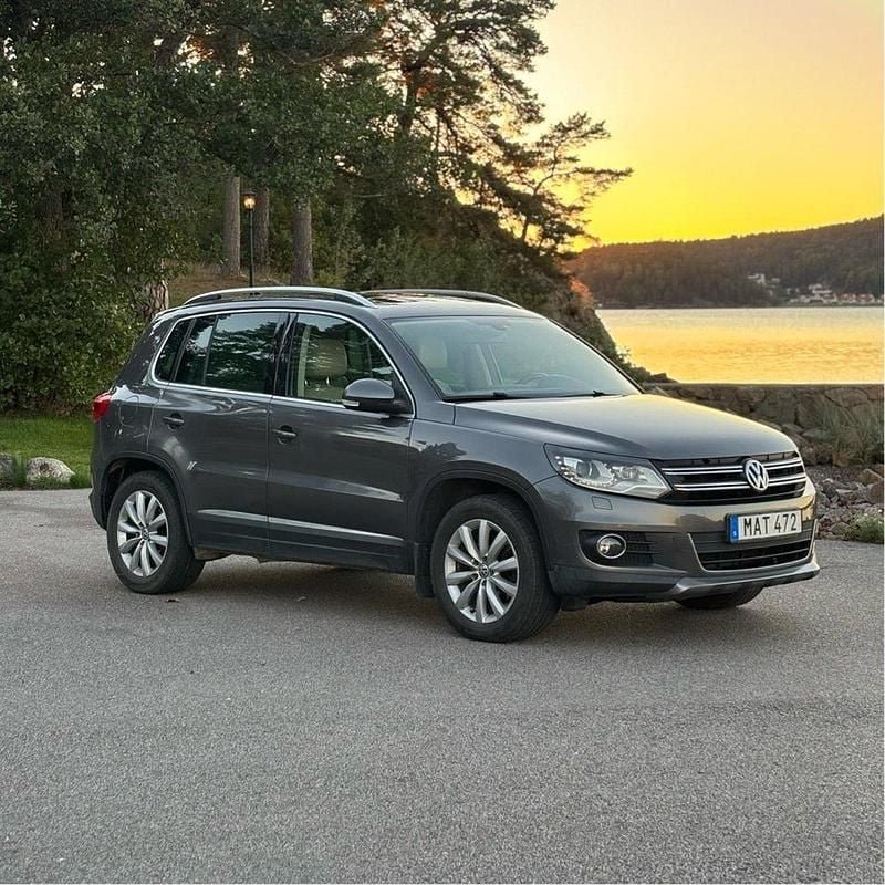 Grå Begagnad 2012 VW Tiguan Sportline SUV | 80 000 kr (Marknadspris) - Bild 1/4
