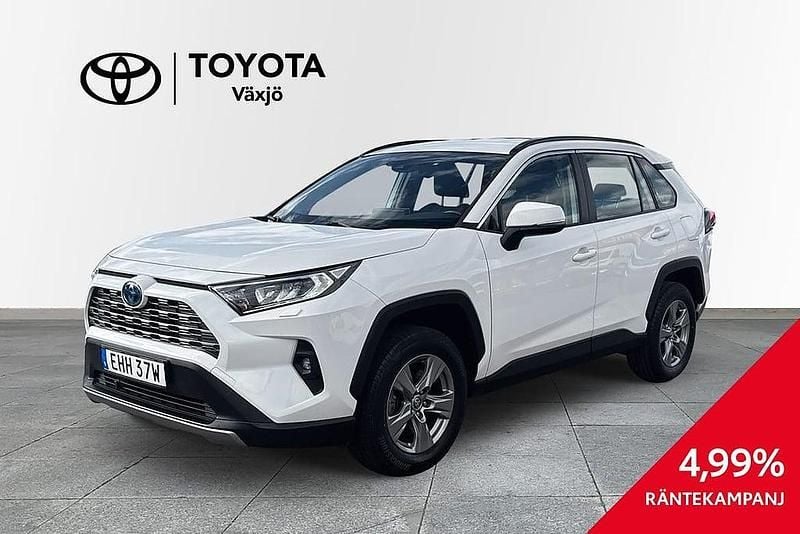 Vit Begagnad 2022 Toyota RAV4 Hybrid SUV | 349 000 kr (Superpris) - Bild 1/3