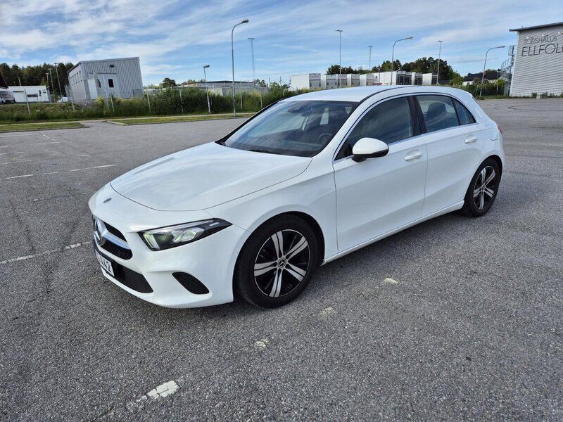 Vit Begagnad 2019 Mercedes A180 Halvkombi | 185 000 kr (Superpris) - Bild 1/4