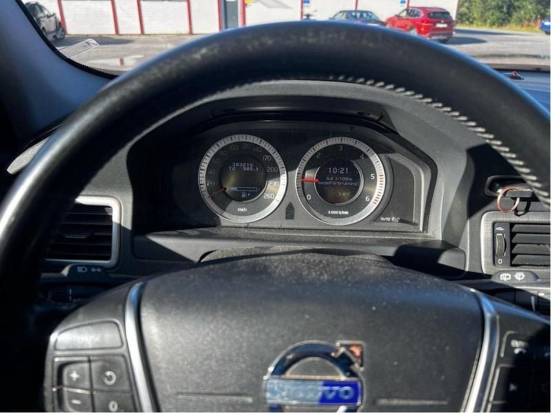 Röd Begagnad 2011 Volvo V70 Momentum Kombi | 70 000 kr - Bild 1/4