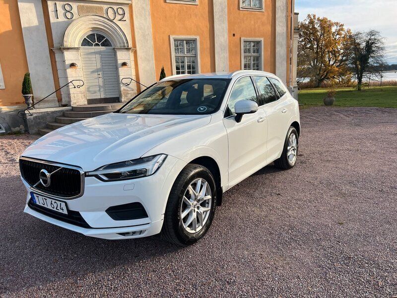 Vit Begagnad 2017 Volvo XC60 Momentum SUV | 209 900 kr (Bra pris) - Bild 1/4