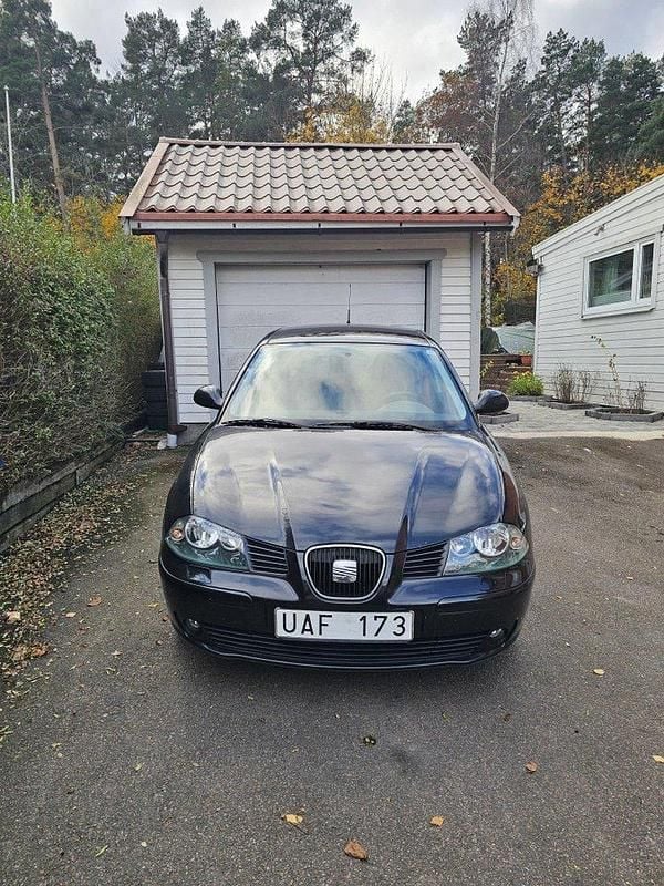 Svart Begagnad 2003 Seat Ibiza Halvkombi | 16 000 kr (Bra pris) - Bild 1/4