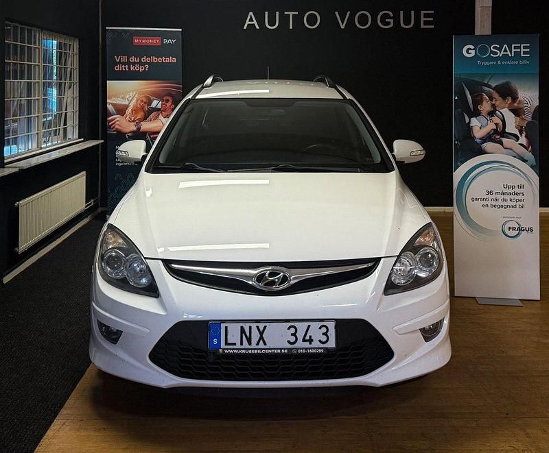 Vit Begagnad 2012 Hyundai i30 Kombi | 49 900 kr (Marknadspris) - Bild 1/4