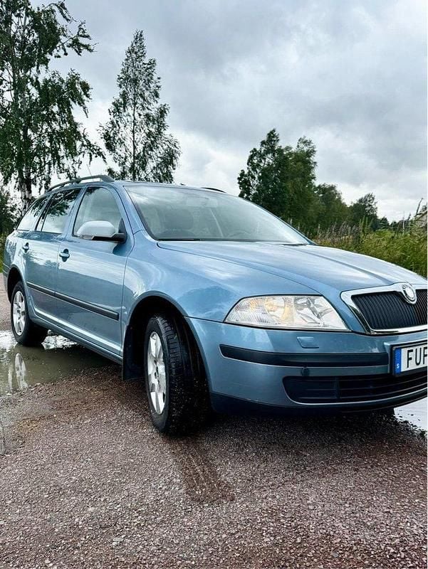 Grå Begagnad 2008 Skoda Octavia Kombi | 38 500 kr (Marknadspris) - Bild 1/4