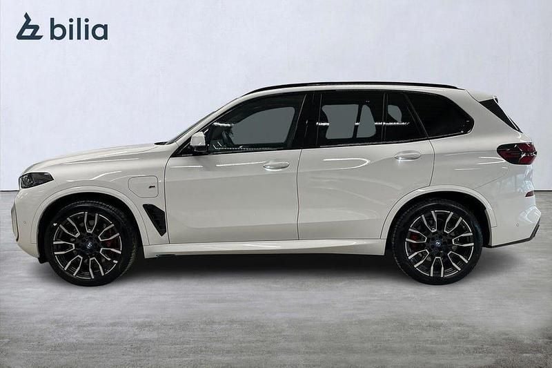 Begagnad BMW X5 M Sport 490 HK (360 kW) 2025 Alpinvit SUV