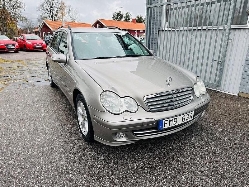 Silver Begagnad 2007 Mercedes C200 Kombi | 69 900 kr (Marknadspris) - Bild 1/4