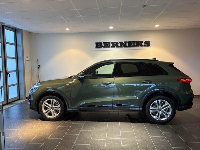 Grön Ny 2025 Audi Q5 S-Line SUV | 614 900 kr (Superpris) - Bild 1/4