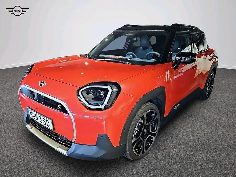 Röd Begagnad 2024 Mini Aceman SUV | 464 900 kr (Marknadspris) - Bild 1/4