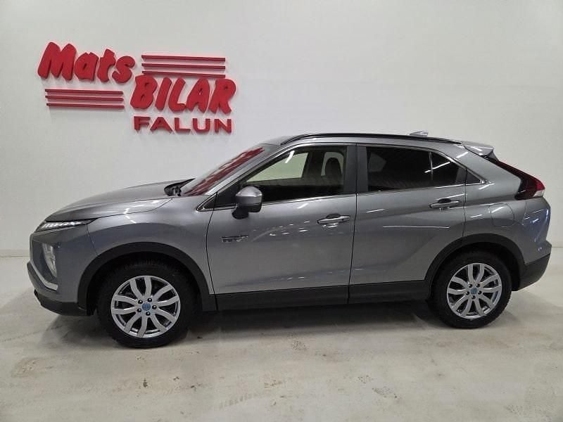Grå Begagnad 2022 Mitsubishi Eclipse Cross Edition SUV | 289 900 kr (Marknadspris) - Bild 1/4