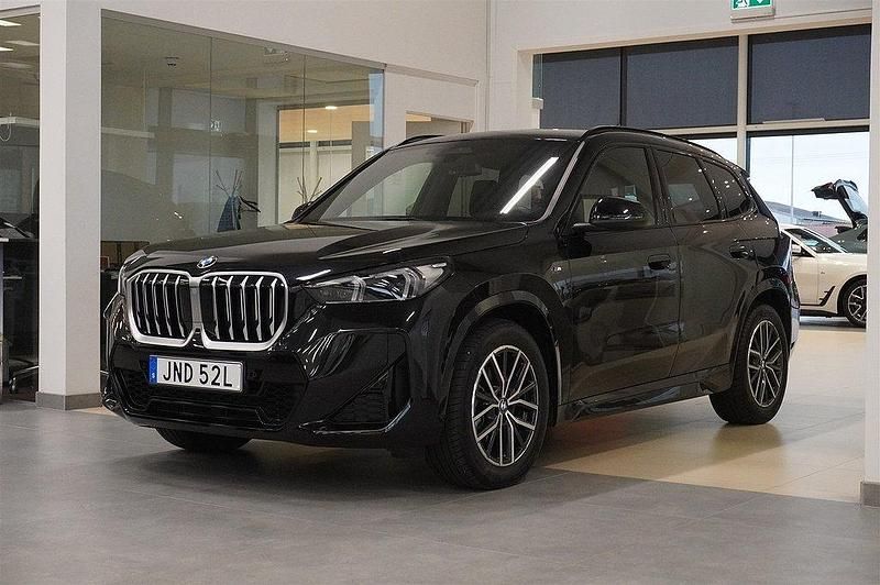 Svart Begagnad 2025 BMW X1 Comfort Edition SUV | 449 800 kr (Dyr) - Bild 1/4