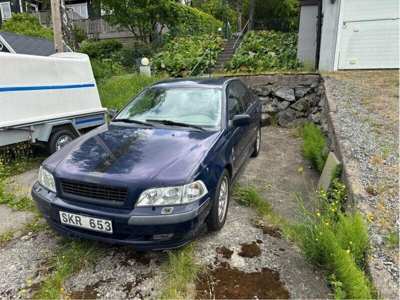 Blå Begagnad 2001 Volvo S40 Sedan | 12 000 kr - Bild 1/3
