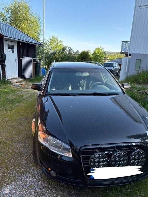 Svart Begagnad 2006 Audi A4 Comfort Kombi | 10 000 kr (Superpris) - Bild 1/4