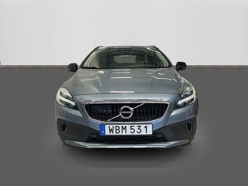 Begagnad Volvo V40 CC Momentum 150 HK (110 kW) 2018 Lblå Kombi