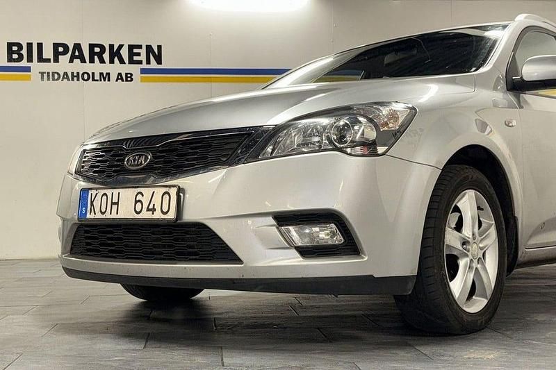 Begagnad Kia Ceed Sportswagon 116 HK (85 kW) 2009 Silver Kombi