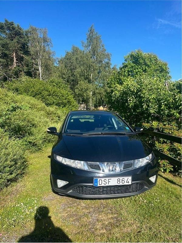 Svart Begagnad 2010 Honda Civic Sport Halvkombi | 63 000 kr (Marknadspris) - Bild 1/4