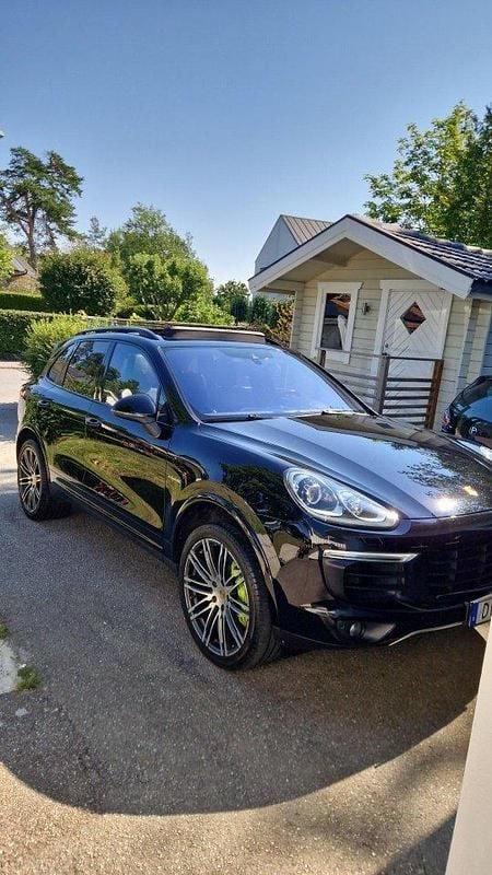 Svart Begagnad 2017 Porsche Cayenne S E-Hybrid SUV | 399 999 kr (Marknadspris) - Bild 1/4