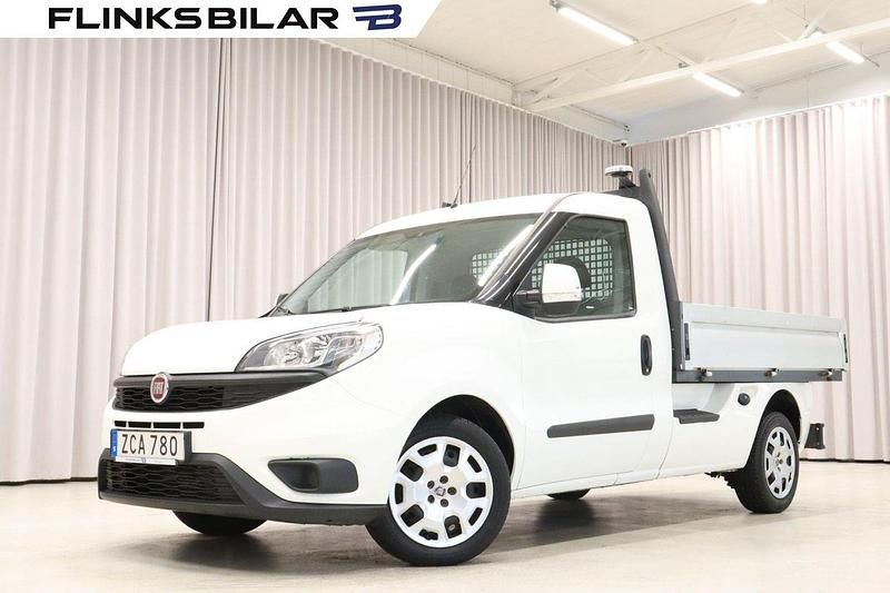 Flerfärgad Begagnad 2018 Fiat Doblò Minibuss | 129 700 kr (Lite dyr) - Bild 1/4