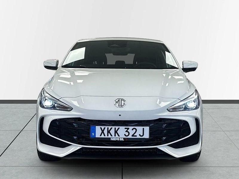 Begagnad MG MG3 Luxury 195 HK (143 kW) 2024 Vit Halvkombi