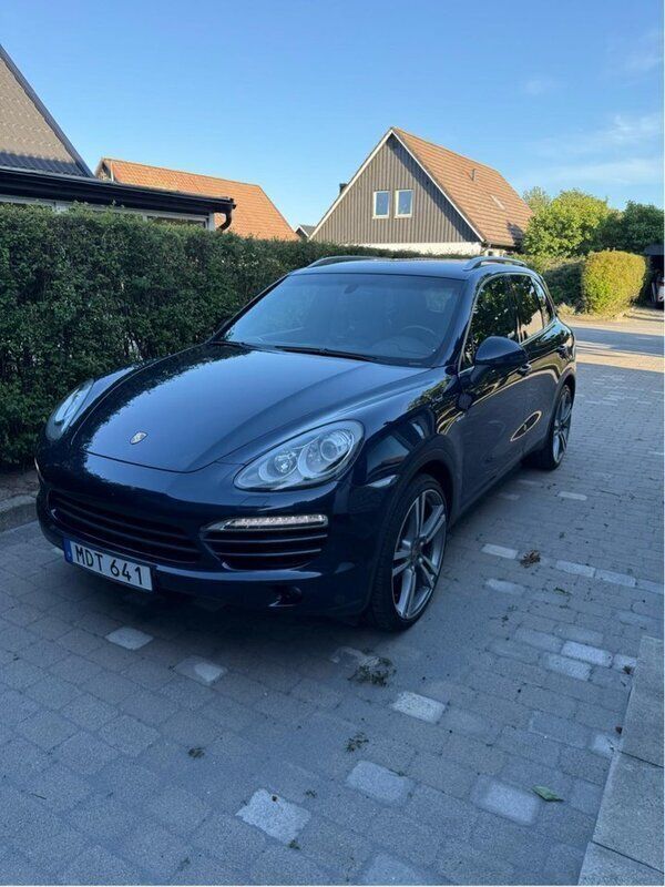 Blå Begagnad 2012 Porsche Cayenne SUV | 249 000 kr (Marknadspris) - Bild 1/4