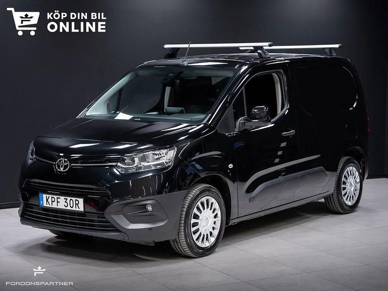 Svart Begagnad 2022 Toyota Proace City City Van | 289 900 kr (Dyr) - Bild 1/4