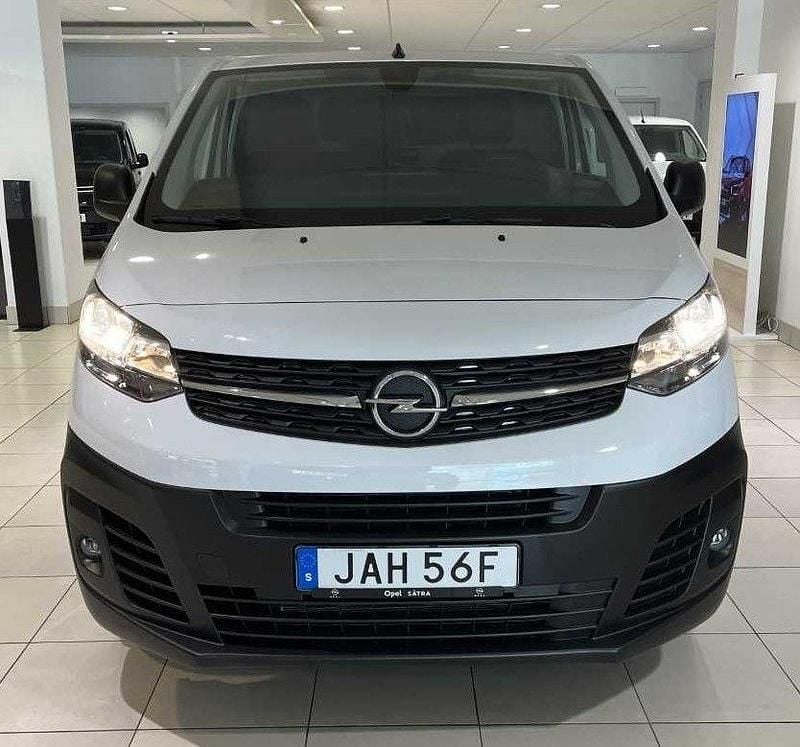 Vit Begagnad 2023 Opel Vivaro-e Combi Van | 429 900 kr - Bild 1/4