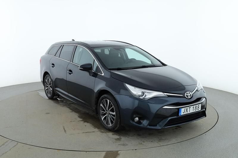 Begagnad Toyota Avensis Active 147 HK (108 kW) 2015 Blå Kombi