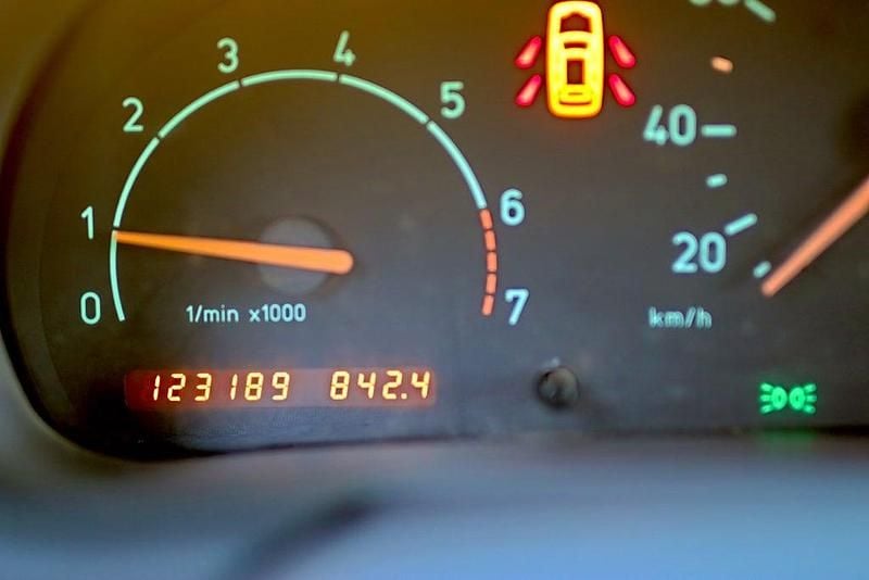 Röd Begagnad 1999 Saab 9-3 Halvkombi | 29 900 kr (Marknadspris) - Bild 1/4