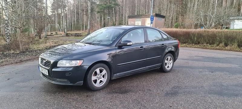 Begagnad 2009 Volvo S40 Sedan | 37 000 kr (Bra pris) - Bild 1/4