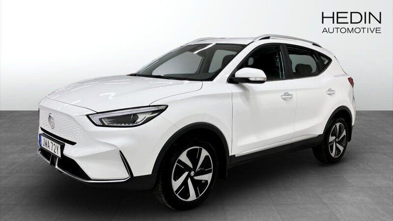 Vit (white) Begagnad 2023 MG ZS Comfort Sedan | 309 900 kr (Lite dyr) - Bild 1/4