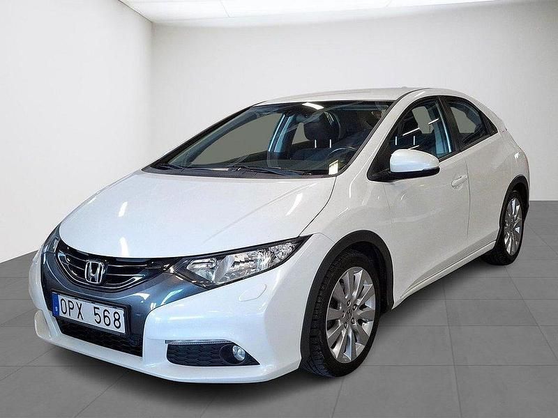 Vit Begagnad 2012 Honda Civic Halvkombi | 129 800 kr (Marknadspris) - Bild 1/4