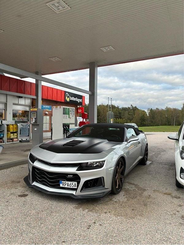 Silver Begagnad 2014 Chevrolet Camaro LS Cab | 305 000 kr - Bild 1/4